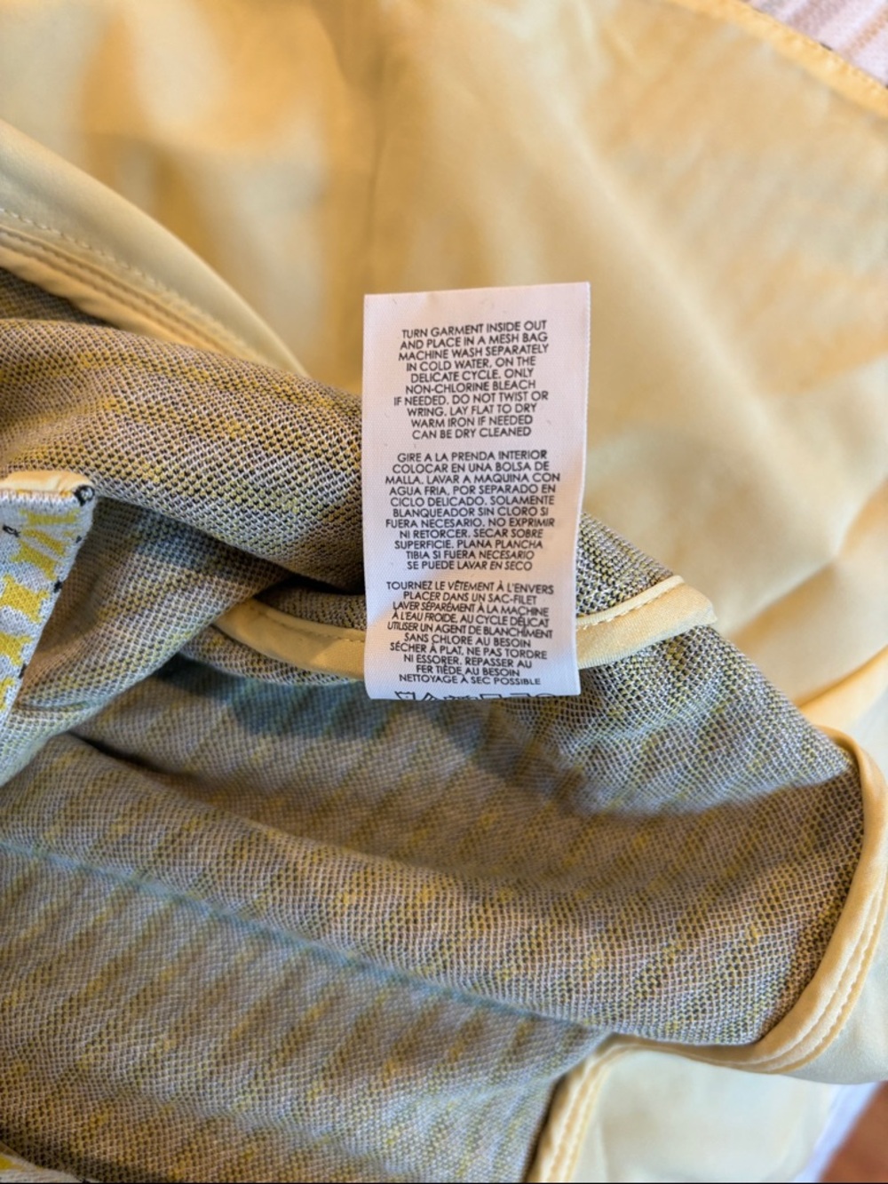 CAbi Hobnob Topper NWOT Size L Daffodil - Picture 6 of 6